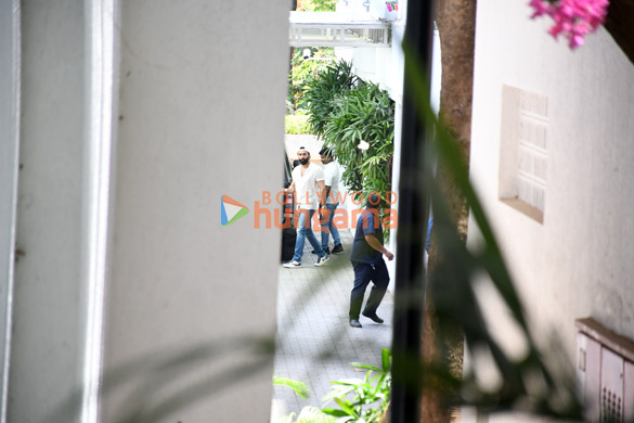 Photos: Ranbir Kapoor spotted in Bandra Photos: Ranbir Kapoor spotted in Bandra
