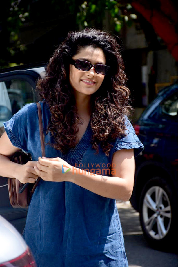 photos saiyami kher snapped at mizu in bandra 3