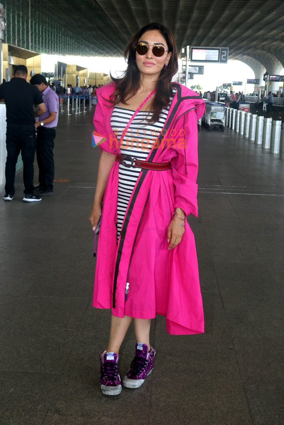 photos salman khan mouni roy hina khan and others snapped at the airport 1 3