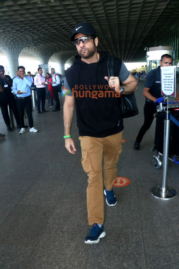 photos salman khan mouni roy hina khan and others snapped at the airport 3 3