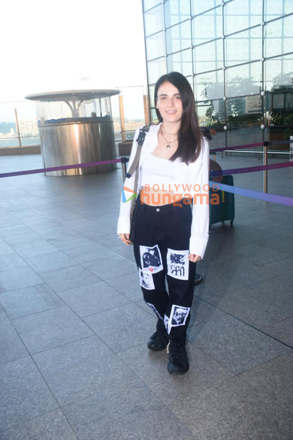 photos salman khan mouni roy hina khan and others snapped at the airport 4 4