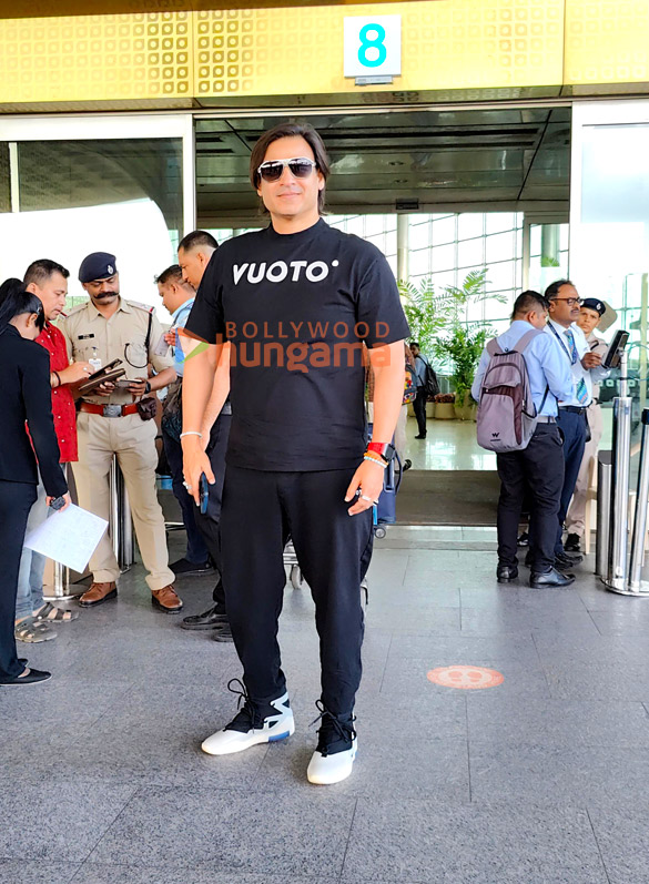 photos salman khan mouni roy hina khan and others snapped at the airport 4