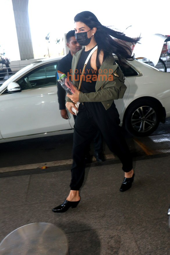 photos salman khan mouni roy hina khan and others snapped at the airport 6 3