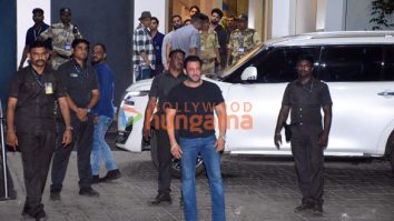 Photos: Salman Khan and Maniesh Paul snapped at the Kalina airport