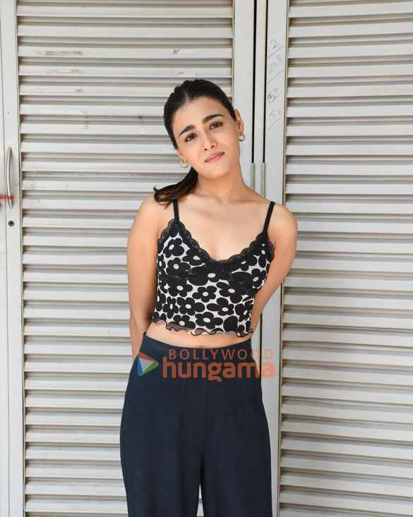 Photos Shalini Pandey snapped in Andheri Photos Shalini Pandey snapped in Andheri
