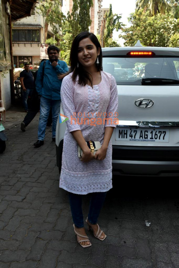 photos shirley setia snapped in bandra 3