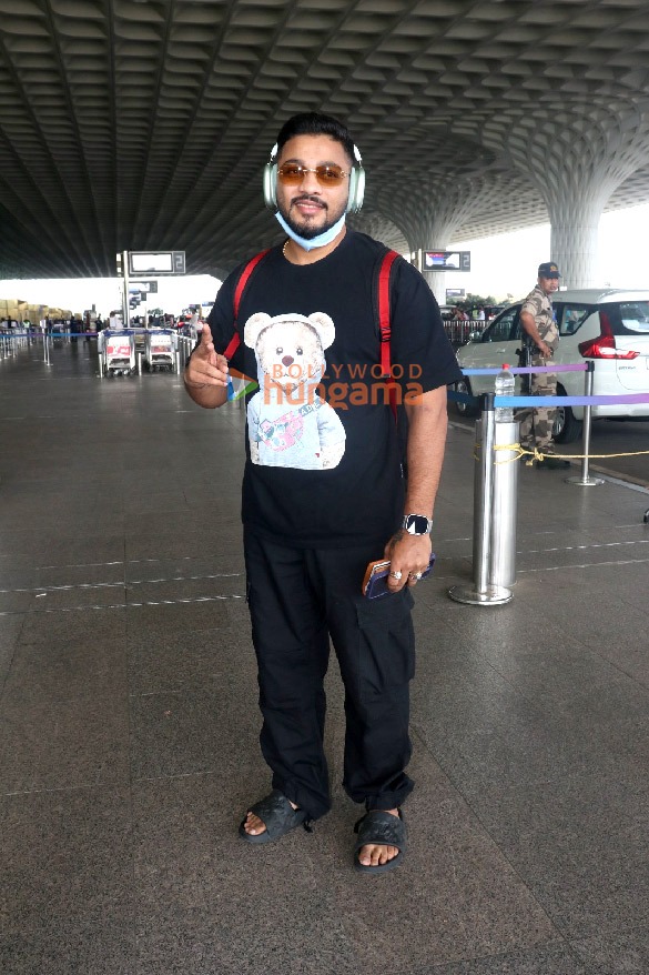 photos shriya saran neha kakkar raftaar and archana gautam snapped at the airport 5