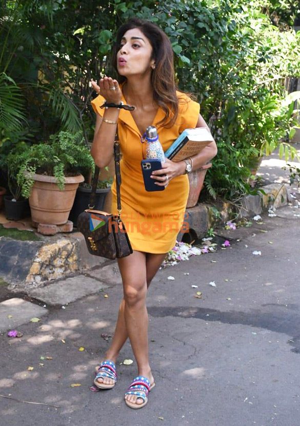 photos shriya saran snapped in bandra 2 2