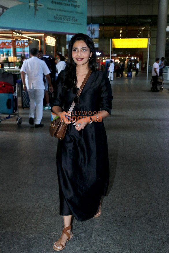 photos uorfi javed aishwarya lakshmi sachin tendulkar and others snapped at the airport 6