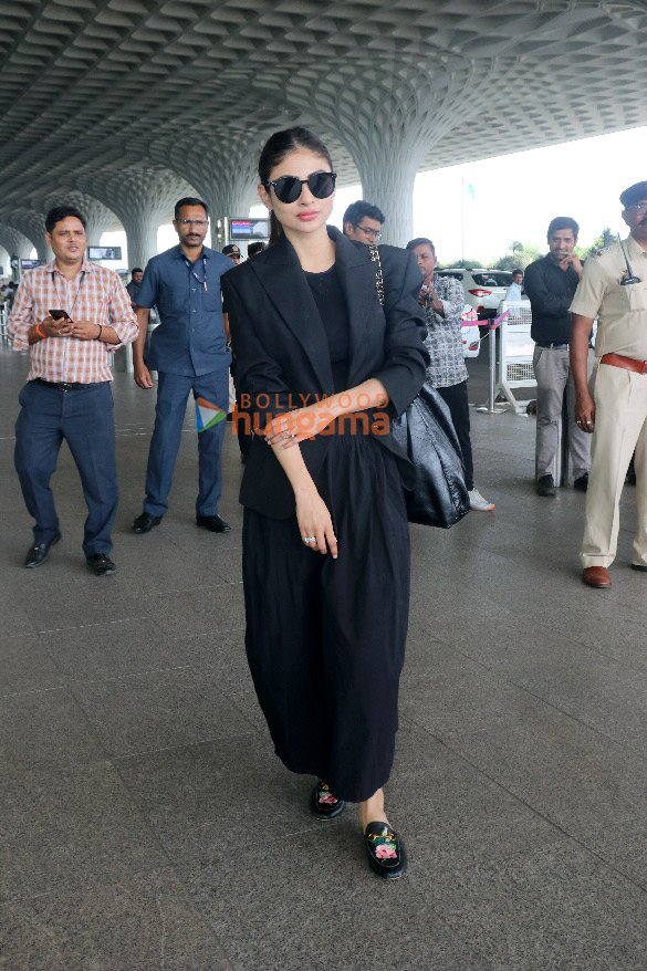 photos vaani kapoor mouni roy genelia dsouza snapped at the airport 2