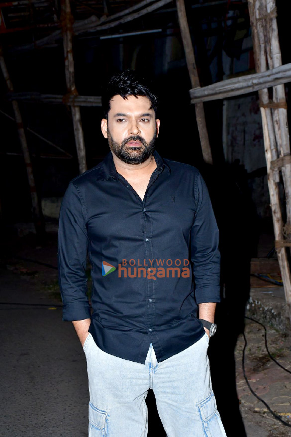 photos vicky kaushal and sara ali khan snapped promoting zara hatke zara bach ke on the sets of the kapil sharma show 7