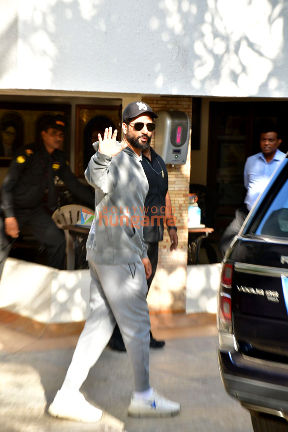 Photos: Vicky Kaushal snapped at Amitabh Bachchan’s office in Juhu Photos: Vicky Kaushal snapped at Amitabh Bachchan’s office in Juhu