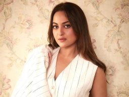 Sonakshi Sinha gifts hand-made tiger painting to Dahaad creators Zoya Akhtar & Reema Kagti