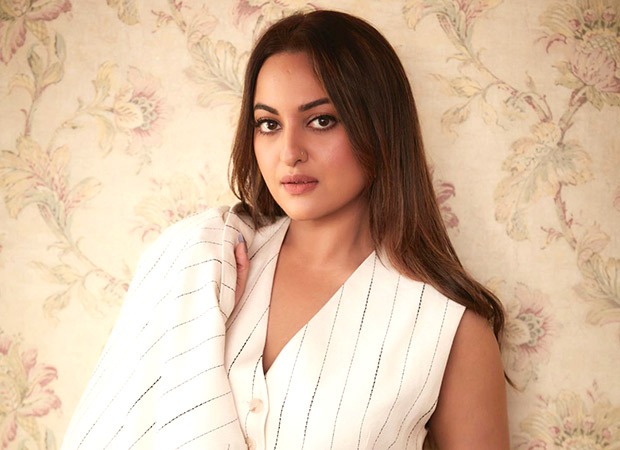 Sonakshi Sinha gifts hand-made tiger painting to Dahaad creators Zoya Akhtar & Reema Kagti