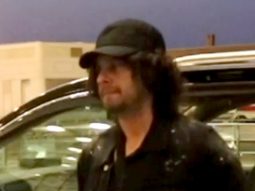 Sonu Nigam sports an all black airport look