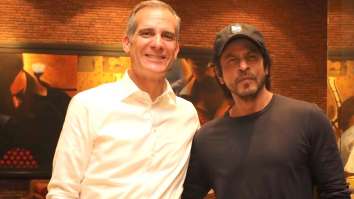 US Ambassador Eric Garcetti meets Shah Rukh Khan at Mannat; jokes ‘Is it time for my Bollywood debut’