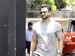 Kunal Khemu strikes a pose for paps as he gets clicked