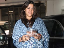 Paps surprise Ektaa R Kapoor with a cake at the airport
