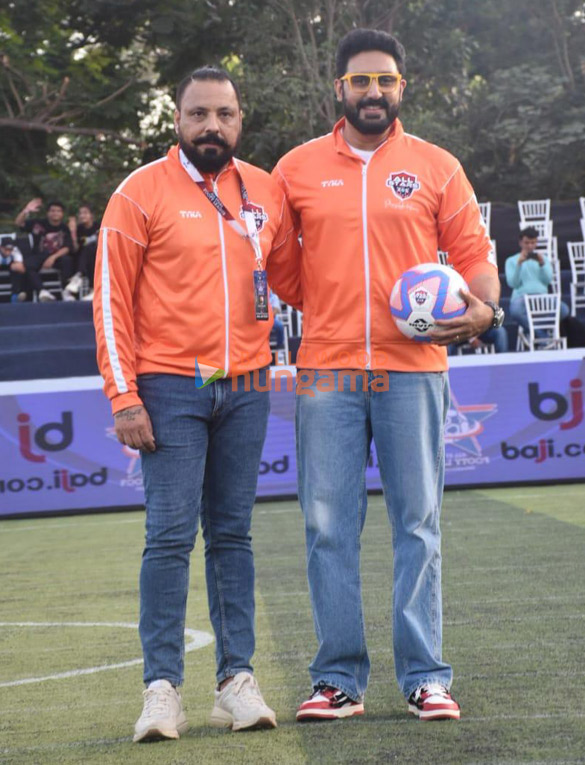 photos abhishek bachchan bunty walia and others snapped during a football match in juhu 4