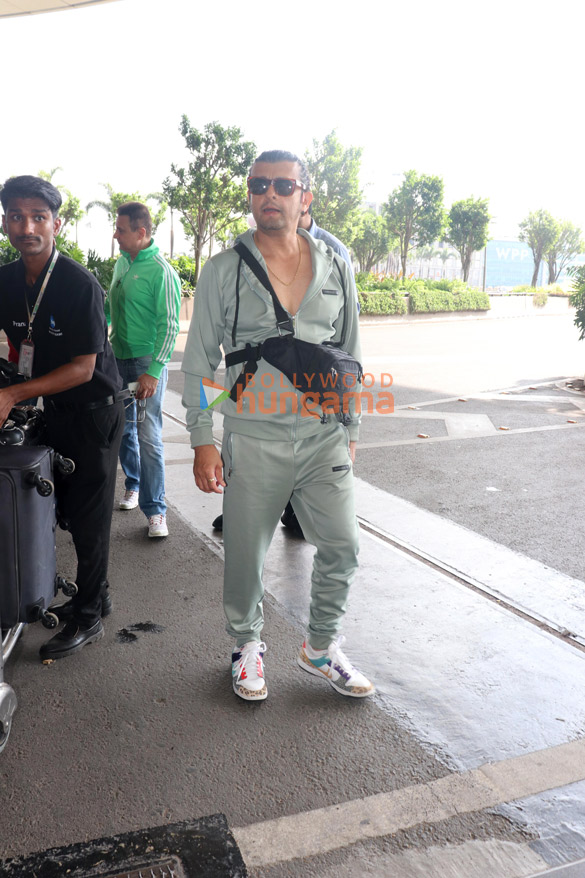 photos adah sharma sonu nigam and others snapped at the airport 1