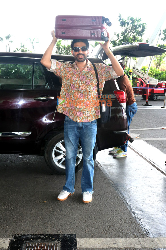 photos adah sharma sonu nigam and others snapped at the airport 3