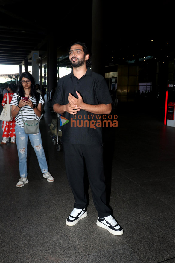 photos adah sharma sonu nigam and others snapped at the airport 7