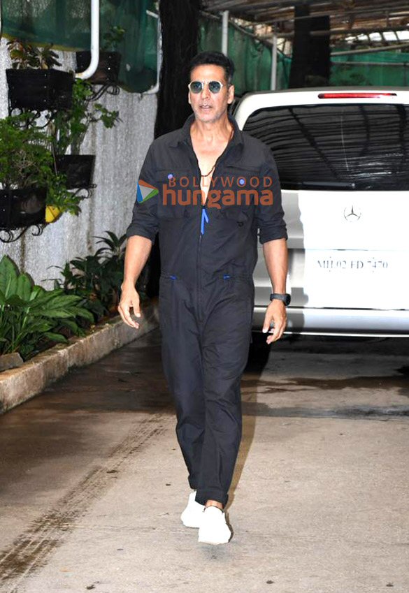 photos akshay kumar snapped post dubbing for the film the great indian rescue at sunny super sound 4