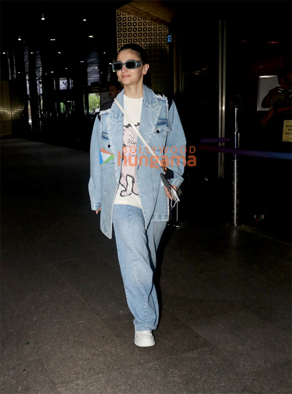 photos alia bhatt disha patani shibani dandekar farhan akhtar and others snapped at the airport 2