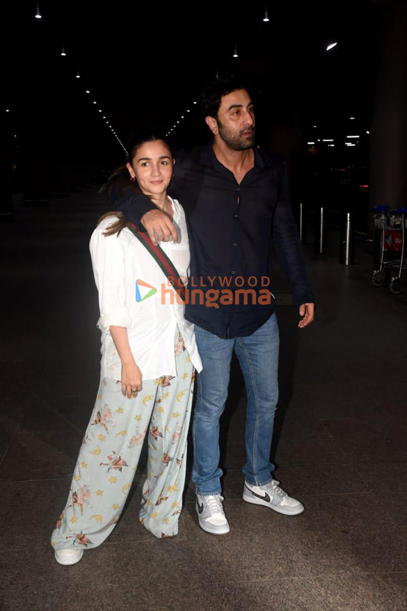 photos alia bhatt and ranbir kapoor snapped at the airport 3 2