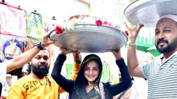 Photos: Ameesha Patel snapped at a dargah in Mahim
