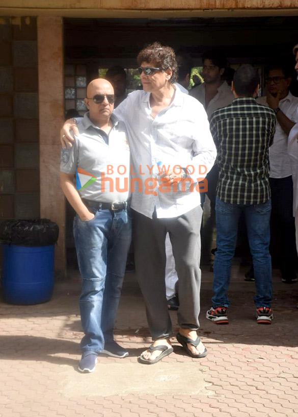 photos celebs attend gufi paintals funeral 3