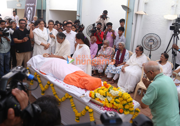 photos celebs attend sulochana latkars last rites 1 000