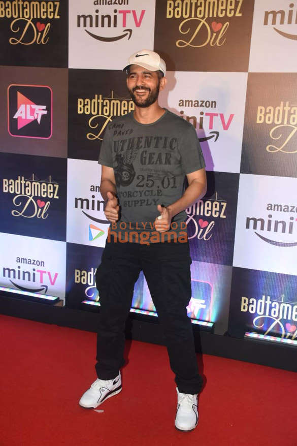 photos celebs grace the premiere of badtameez dil 12