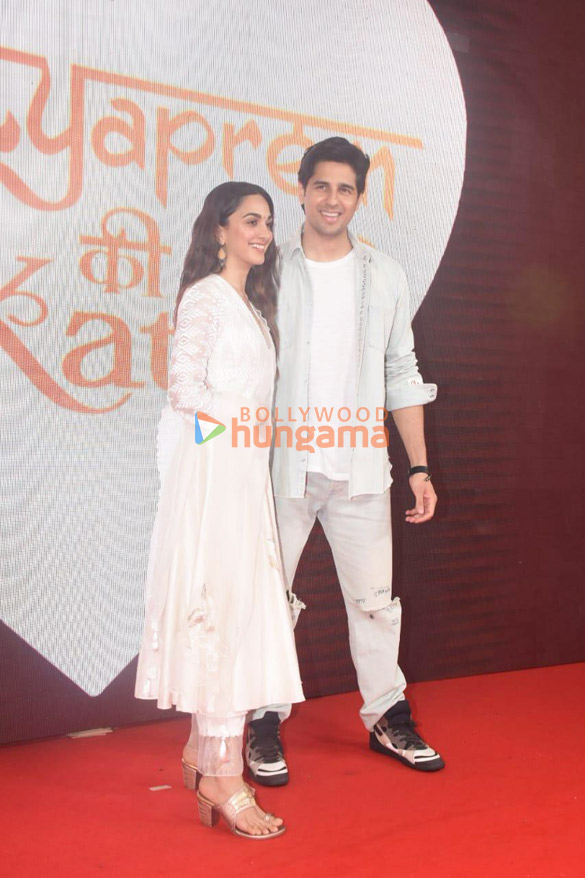 photos celebs grace the premiere of satyaprem ki katha 121 3