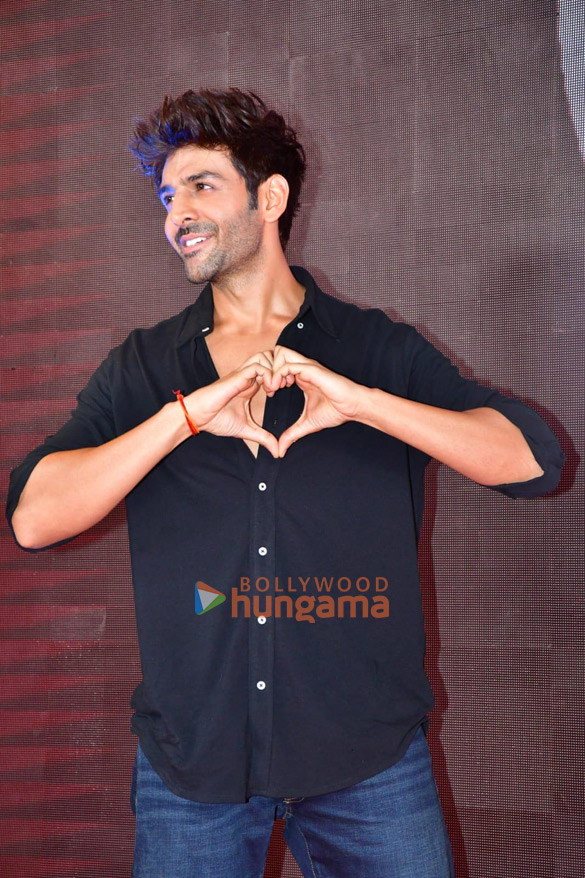 Photos: Celebs grace the premiere of Satyaprem Ki Katha Photos: Celebs grace the premiere of Satyaprem Ki Katha