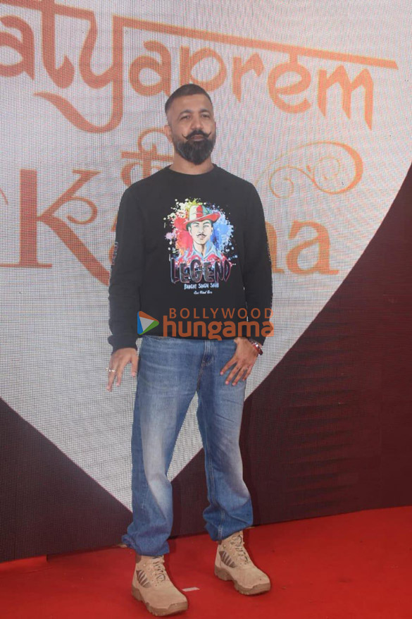 photos celebs grace the premiere of satyaprem ki katha 28