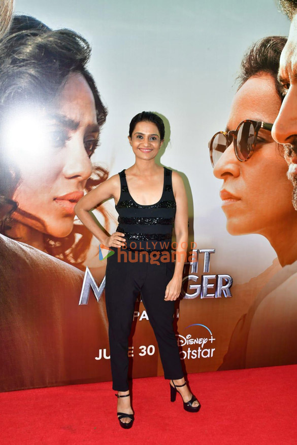 photos celebs grace the premiere of the night manager 2 15