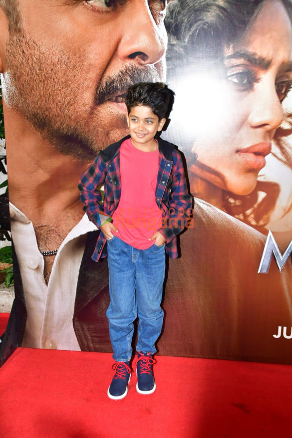 photos celebs grace the premiere of the night manager 2 7