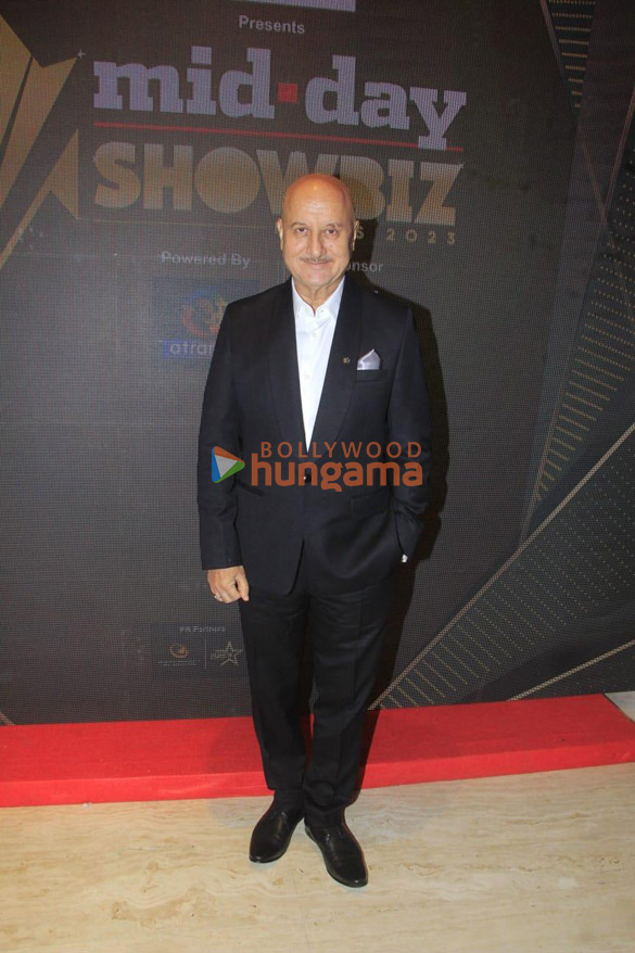 photos celebs snapped at midday showbiz icon awards 2023 11