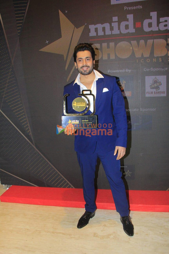 photos celebs snapped at midday showbiz icon awards 2023 38