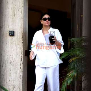 Photos: Kareena Kapoor Khan snapped outside her residence
