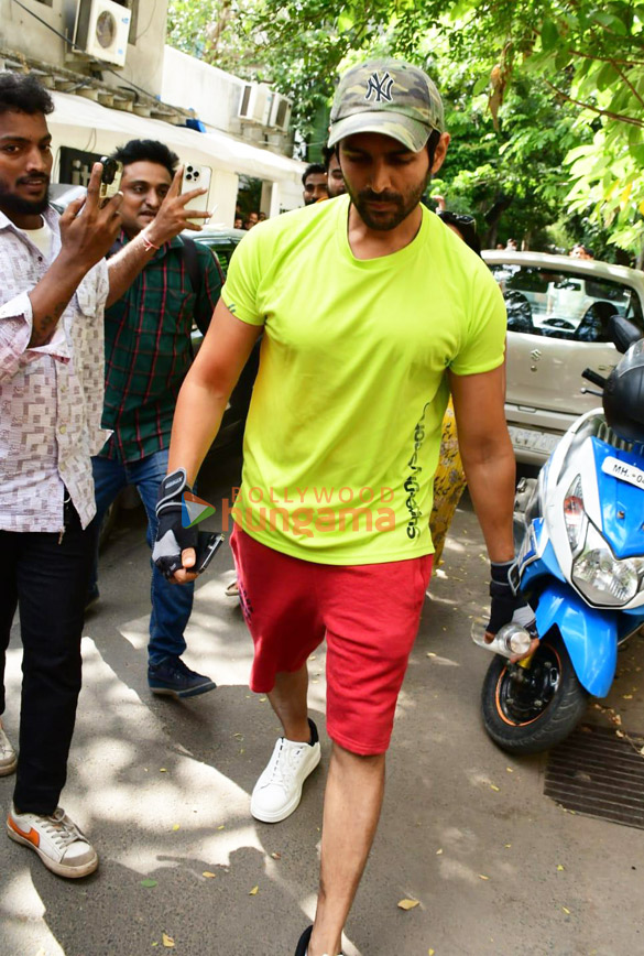 photos kartik aaryan sajid nadiadwala and warda khan nadiadwala snapped at the gym in juhu 5