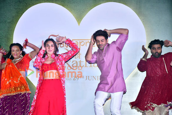photos kartik aaryan and kiara advani snapped at sun sajni song launch from satyaprem ki katha1 7