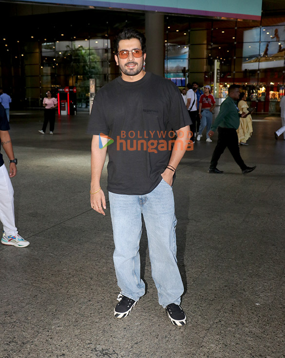 photos kriti sanon sunny singh nijjar and ektaa r kapoor snapped at the airport 3