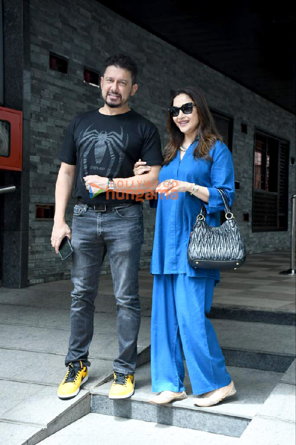 photos madhuri dixit snapped with her husband in bandra 4 3