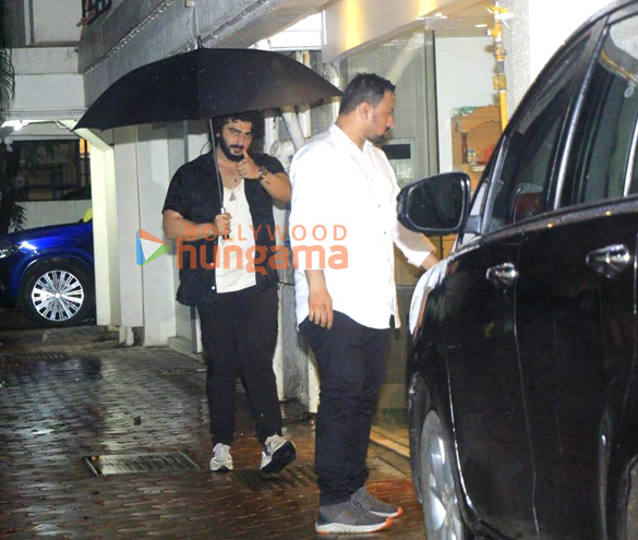 photos malaika arora anshula kapoor and rohan thakkar snapped at arjun kapoors house 4