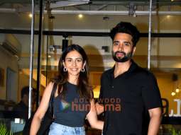 Photos: Rakul Preet Singh, Jackky Bhagnani and Pragya Jaiswal snapped at Farmers’ Cafe in Bandra