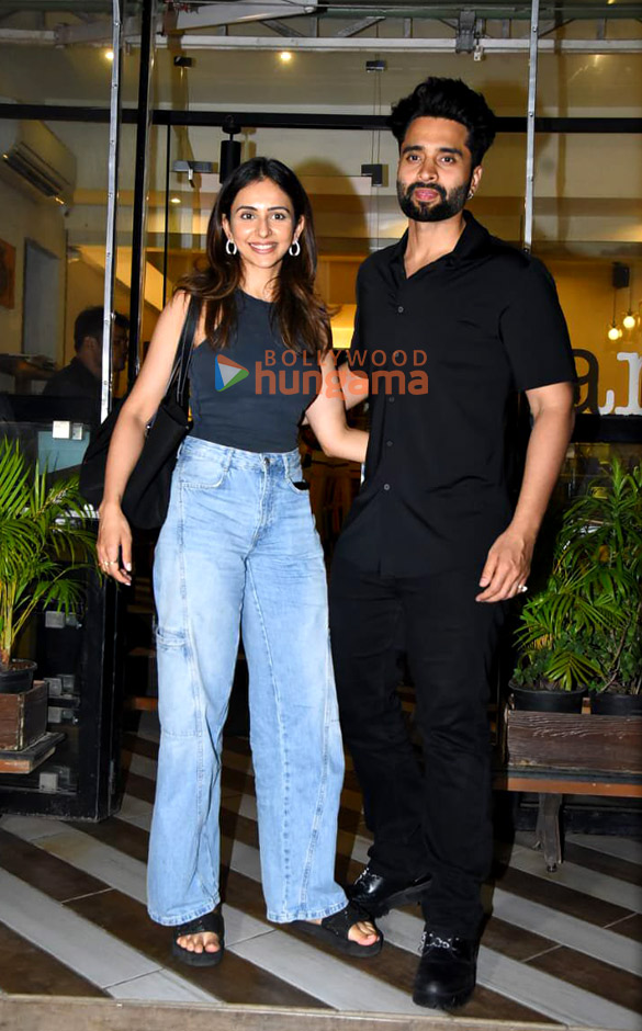 Photos: Rakul Preet Singh, Jackky Bhagnani and Pragya Jaiswal snapped at Farmers’ Cafe in Bandra Photos: Rakul Preet Singh, Jackky Bhagnani and Pragya Jaiswal snapped at Farmers’ Cafe in Bandra