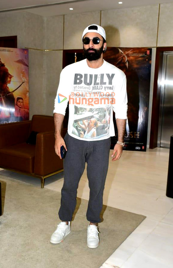 Photos: Ranbir Kapoor snapped at T-Series office in Andheri Photos: Ranbir Kapoor snapped at T-Series office in Andheri