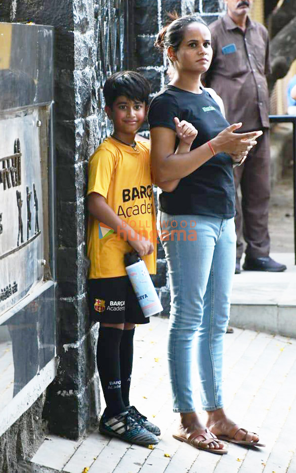 photos saif ali khan taimur ali khan and laksshya kapoor snapped at football ground in juhu 1